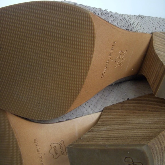 Donald J. Pliner 9.5 Pumice Western Ankle Snake Textured Booties - Picture 12 of 12